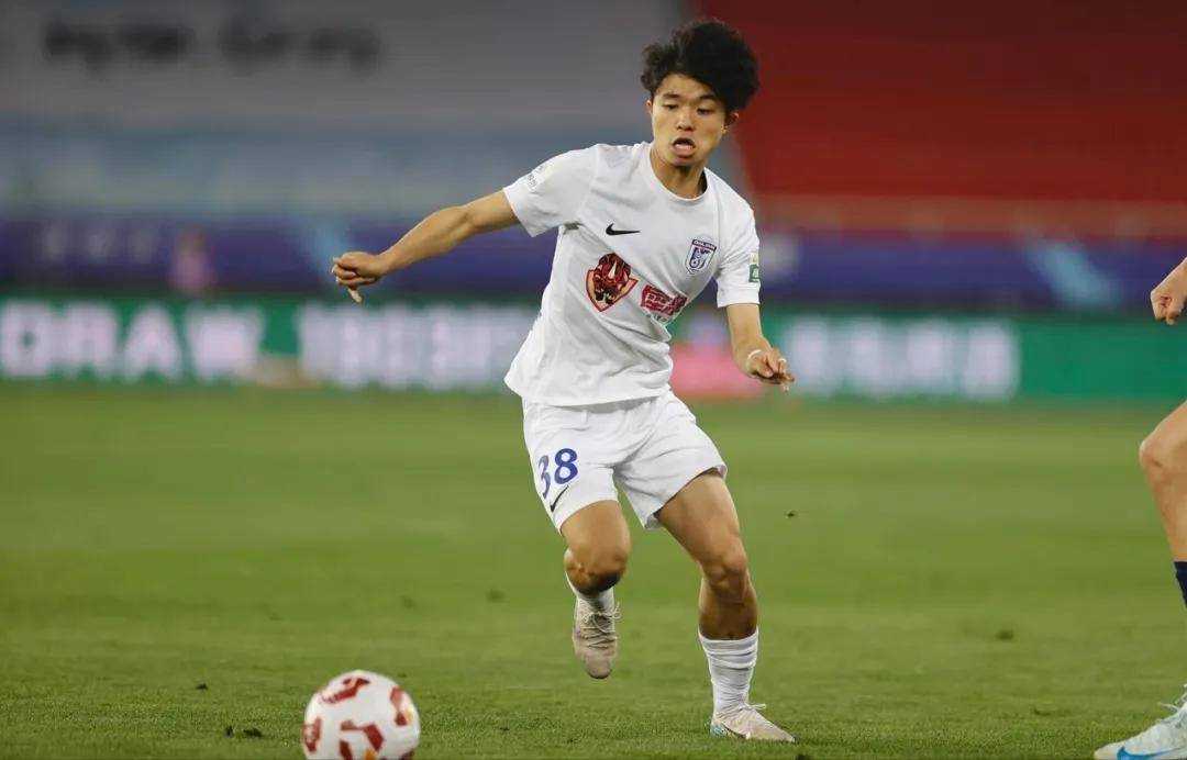 深圳球队迎来大连队挑战,千里迢迢壮志凌云 深圳球队迎来大连队挑战,千里迢迢壮志凌云