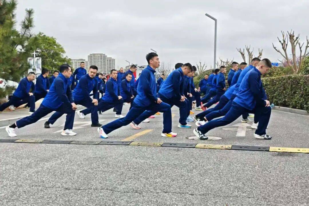 包含体能与战术并行推进，冲刺阶段蓄势待发的词条