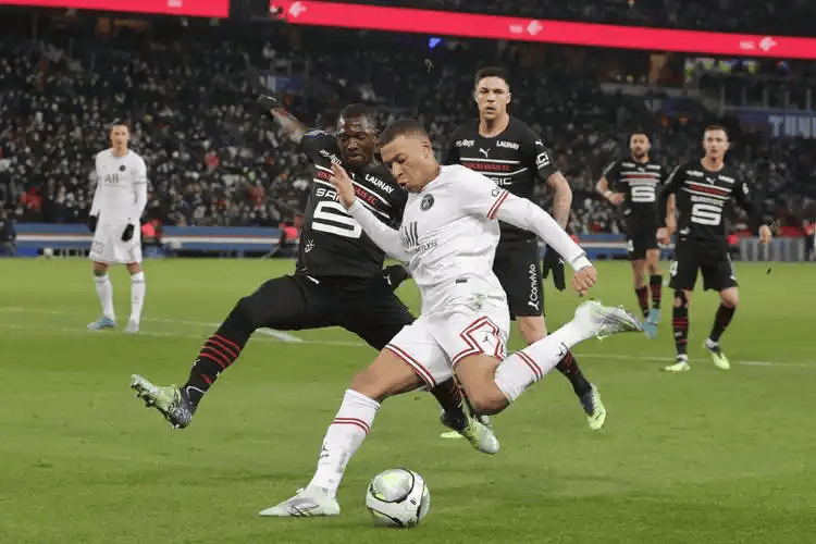 巴黎圣日耳曼法甲击败尼斯姆巴佩单刀建功 巴黎圣日耳曼法甲击败尼斯姆巴佩单刀建功